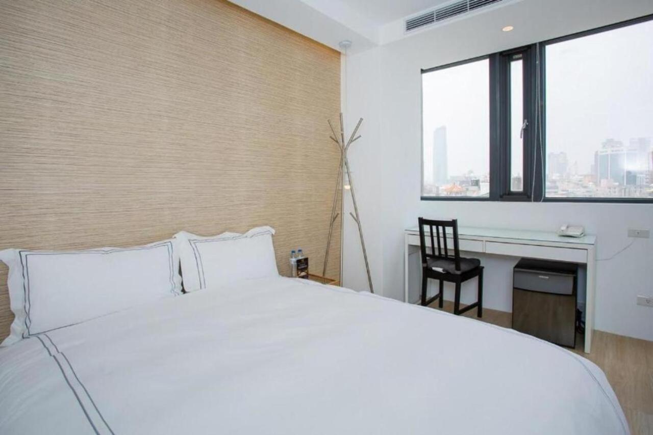 Mini West Hotel Taichung Dış mekan fotoğraf