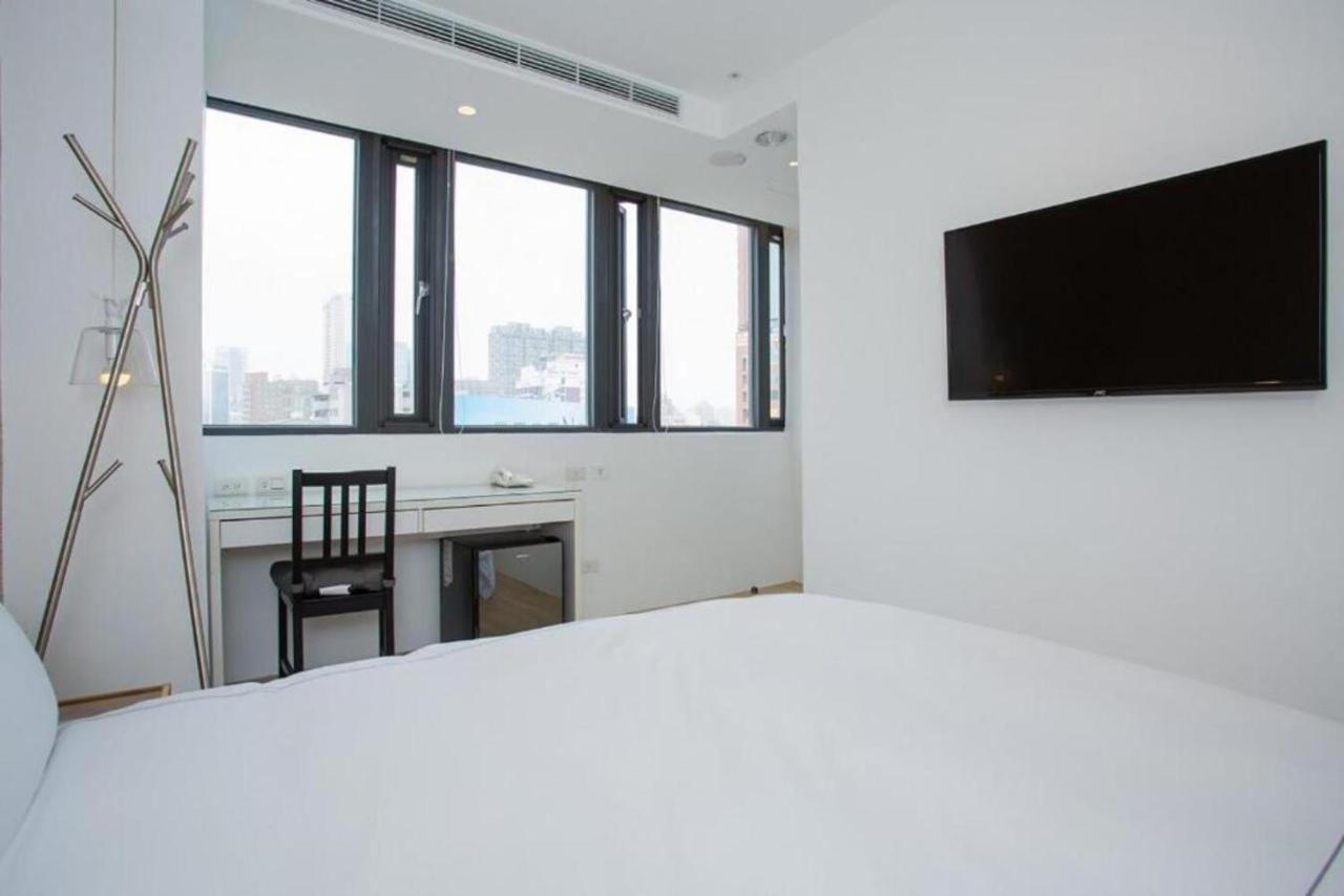 Mini West Hotel Taichung Dış mekan fotoğraf