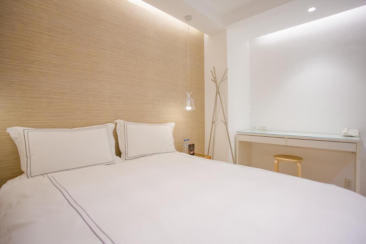 Mini West Hotel Taichung Dış mekan fotoğraf