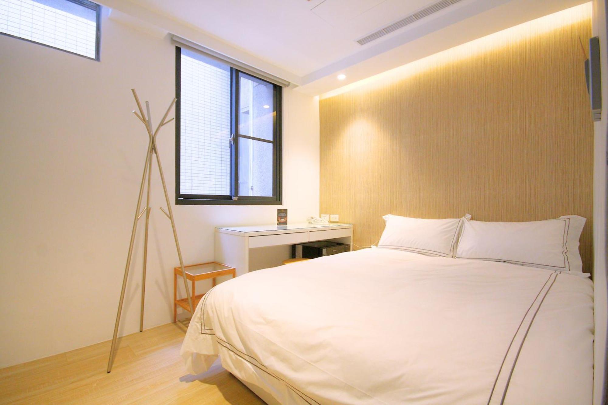 Mini West Hotel Taichung Dış mekan fotoğraf