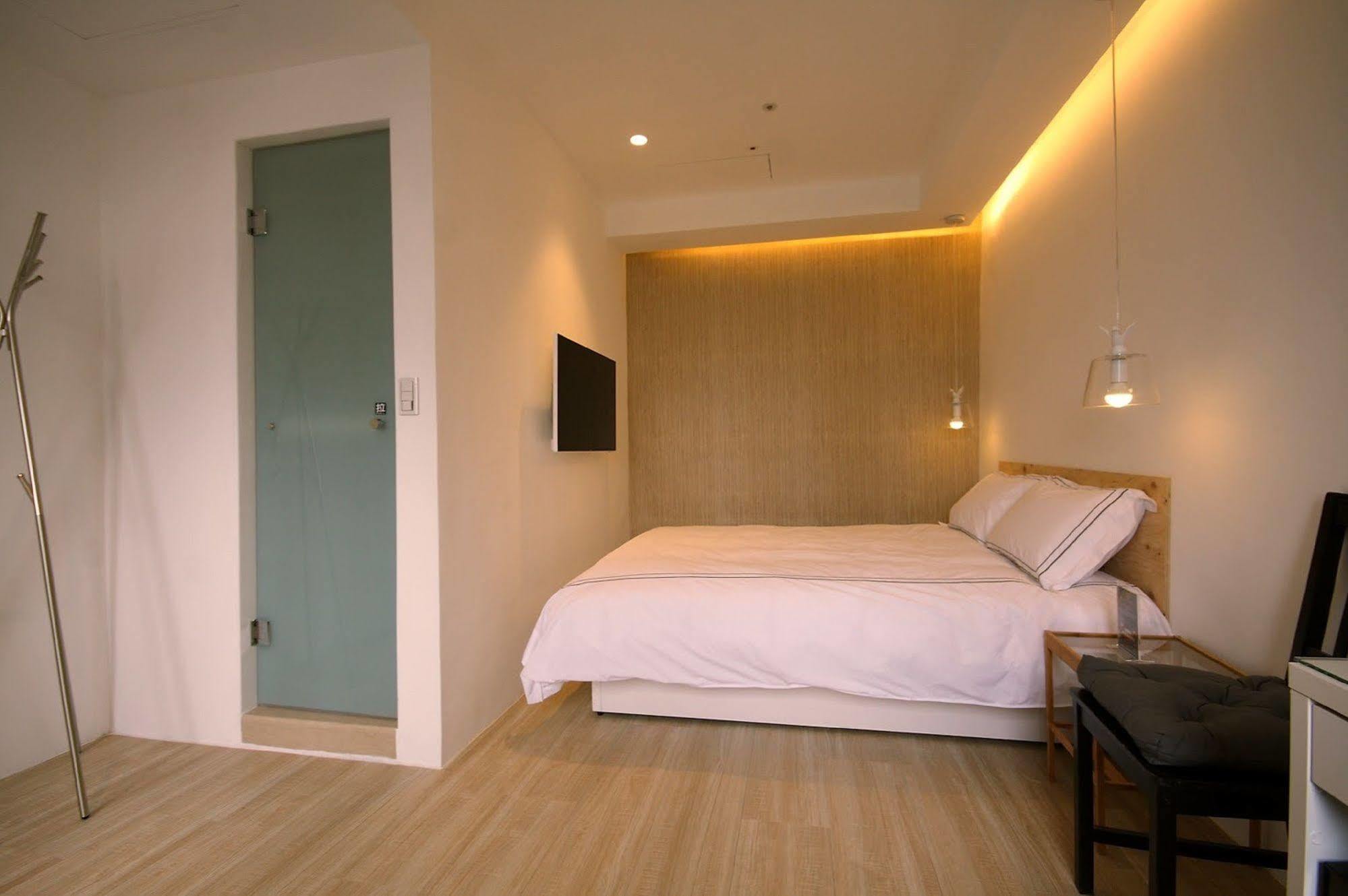 Mini West Hotel Taichung Dış mekan fotoğraf