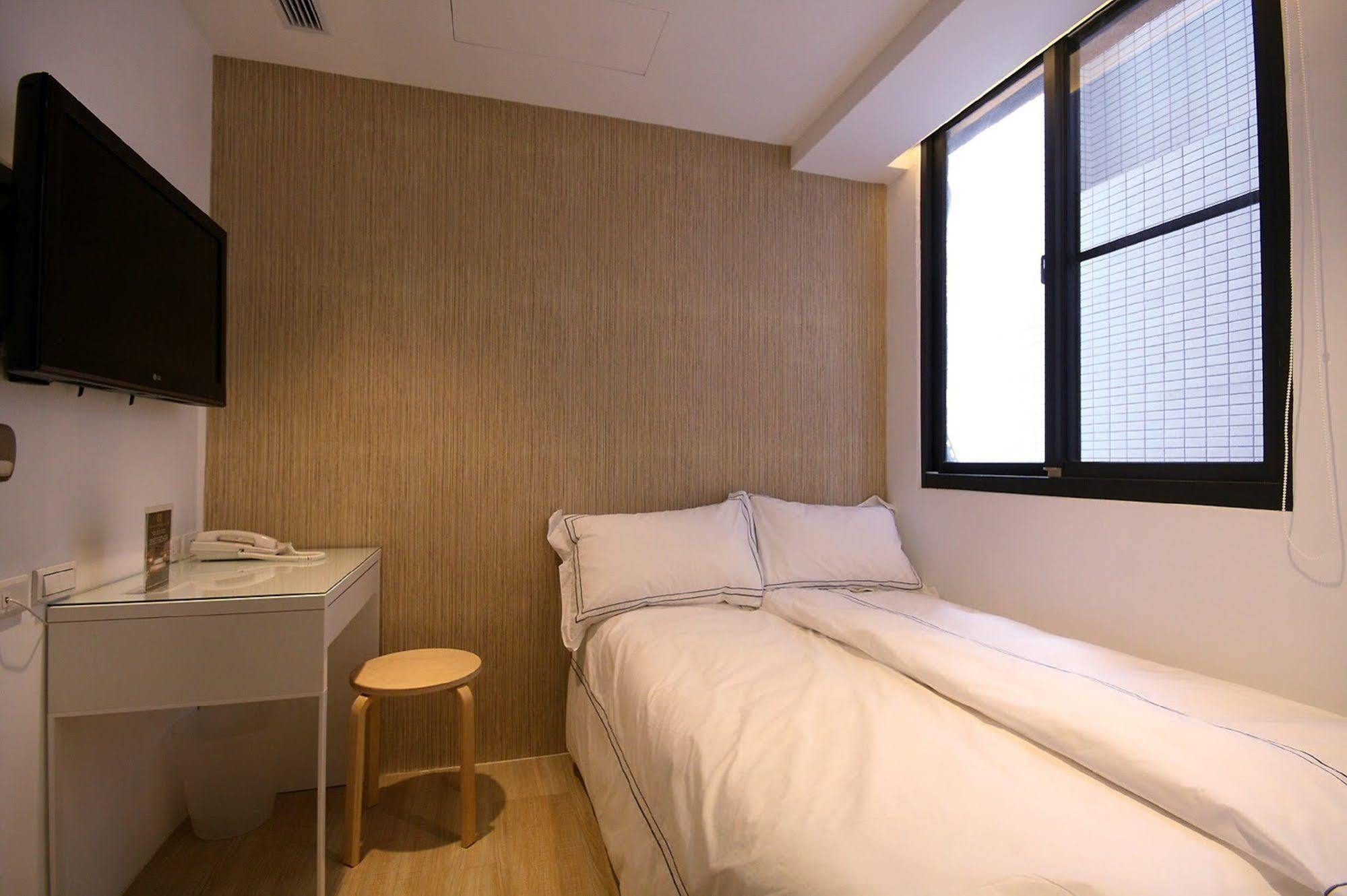 Mini West Hotel Taichung Dış mekan fotoğraf