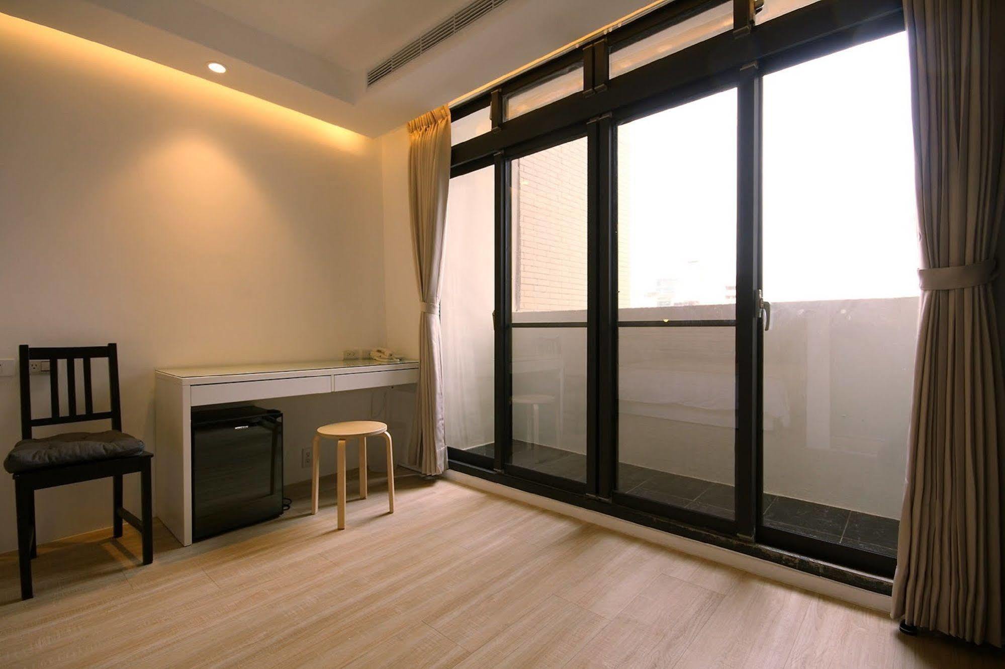 Mini West Hotel Taichung Dış mekan fotoğraf
