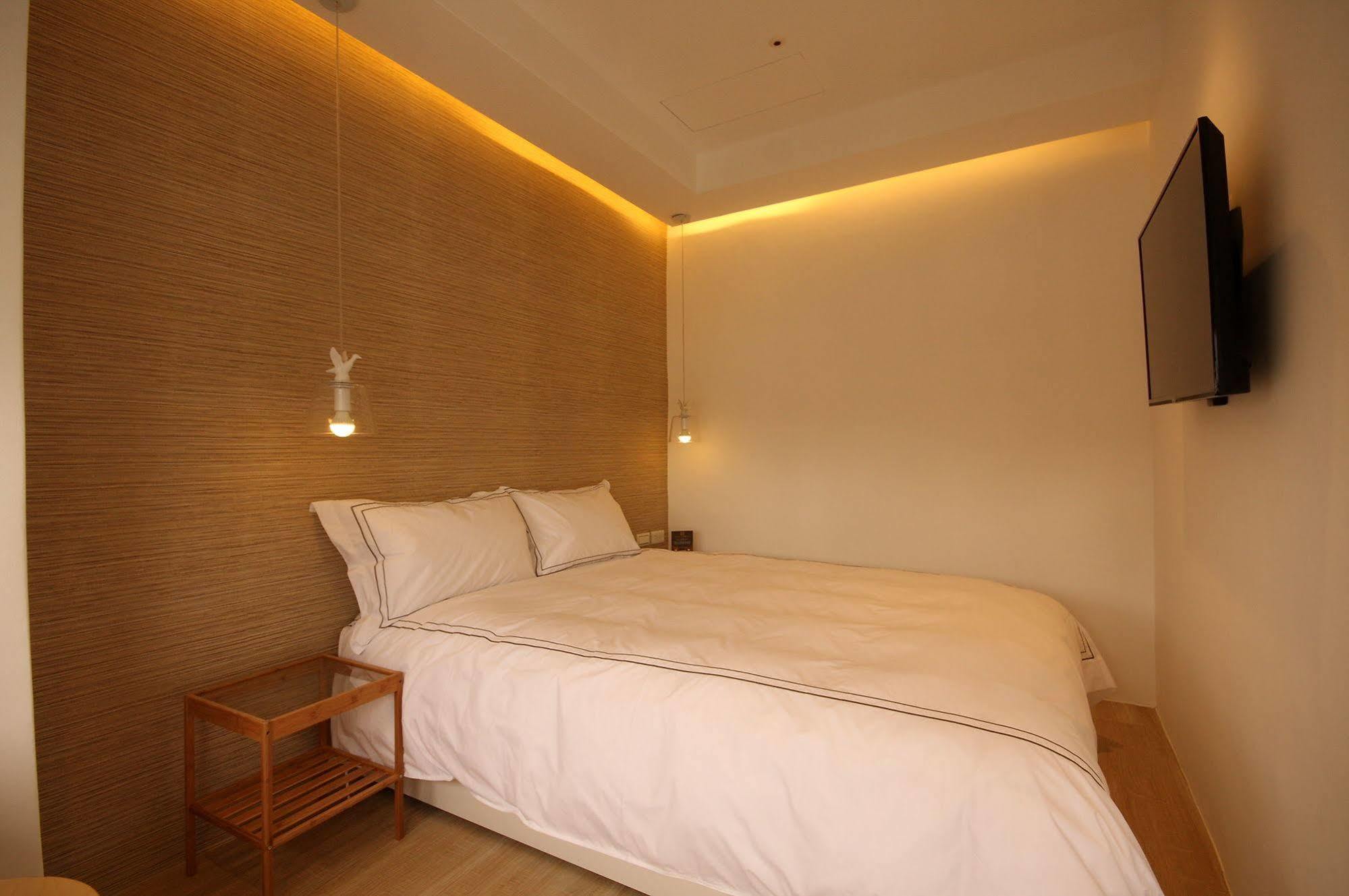Mini West Hotel Taichung Dış mekan fotoğraf